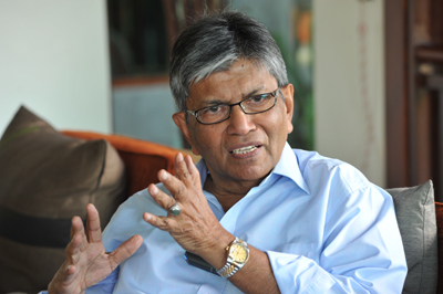 Zainuddin Maidin, politisi UMNO, mantan Menteri Penerangan, kalah bersaing melawan Johari Abdul dari PKR untuk memperebutkan kursi parlemen pada Pemilu  2008
